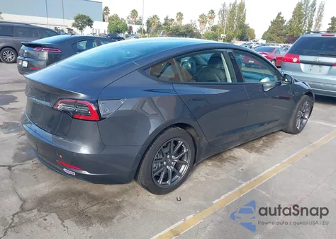 2018 Tesla Model 3 Long Range/Performance z USA, uszkodzony, nr VIN 5YJ3E1EB7JF104261